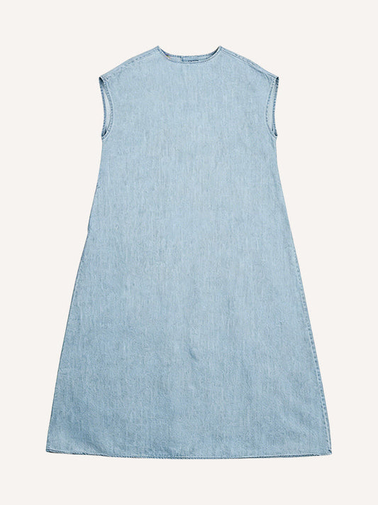 Mom's gift: a plus-size denim dress with a backless design