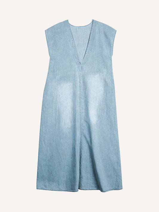 Mom's gift: a plus-size denim dress with a backless design