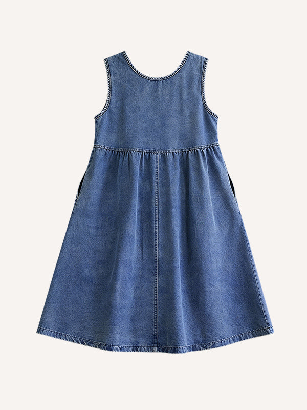 Plus-size denim dress with personality and comfort