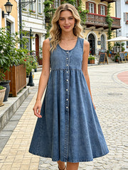 Plus-size denim dress with personality and comfort